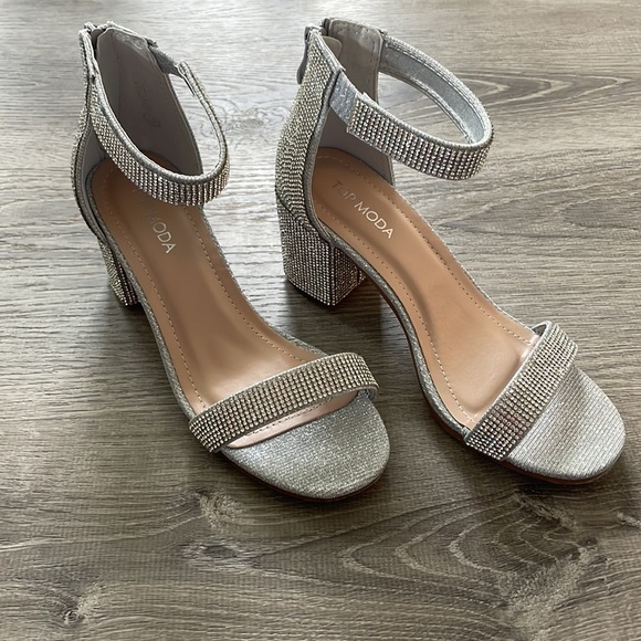 🆕 Top Moda | Delia Rhinestone Crystal Embellished Block Heel Sandal - Picture 3 of 12